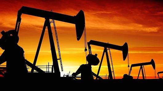 Giá xăng dầu hôm nay 10/7: Chờ đà tăng cuối tuần 